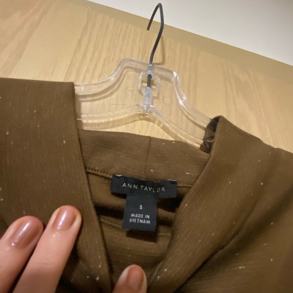 Ann Taylor retro top! So cute— very 60s — never worn. Bought in 2020! - Picture 2 of 3